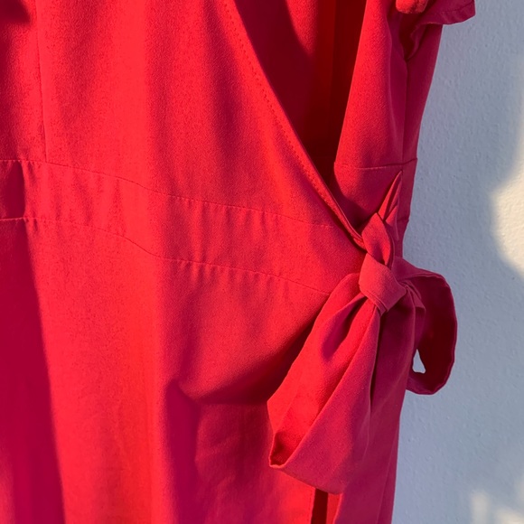 Who What Wear Flutter Sleeve V-Neck Midi Dress - Picture 4 of 5